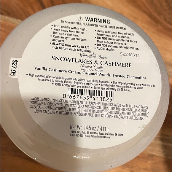 White Barn Snowflakes and Cashmere 3 wick candle - Picture 4 of 4